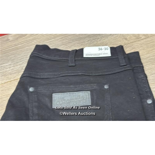 303 - GENTS NEW WRANGLER GREENSBORO STRAIGHT JEANS / 36X30 / B31 [63410]