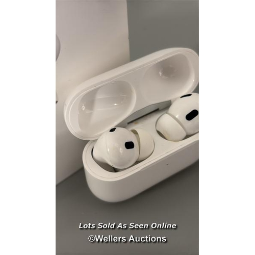 8421 - APPLE AIRPODS PRO (2ND GENERATION)(USB-C), MTJV3ZM/A / POWERS UP, MINIMAL SIGNS OF USE, CONNECTS TO ... 