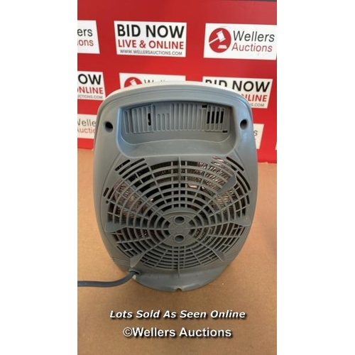 8046 - RRP: 35 - DELONGHI FAN HEATER / SIGNS OF USE / POWERS UP