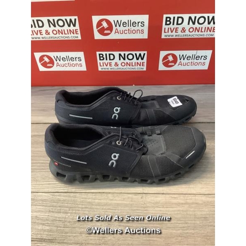 8049 - RRP: 130 - ON RUNNING CLOUD 5 TRAINERS / US 11.5 / ALL BLACK / SIGNS OF USE / SMALL HOLE ON LEFT SHO... 