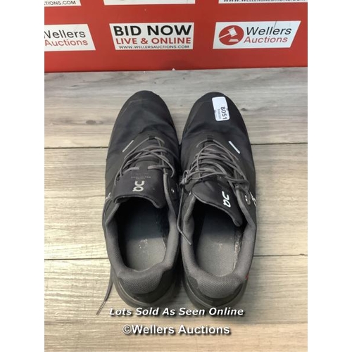 8051 - RRP: 150 - ON RUNNING CLOUDVENTURE WATERPROOF TRAINERS / BLACK / US 12.5 /  SIGNS OF USE