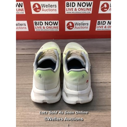 8055 - RRP: 150 - ON RUNNING CLOUDTILT / US 8.5 / LIME  IVORY / SIGNS OF USE