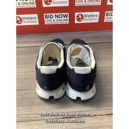 8058 - RRP: 130 - ON RUNNING  CLOUD 5 / US 9  /MIDNIGHT I WHITE / SIGNS OF USE