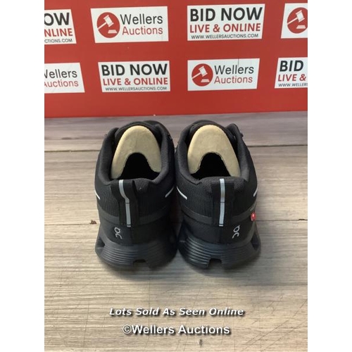 8059 - RRP: 140 - ON RUNNING M CLOUD 5 WATERPROOF TRAINER / US 6.5 / ALL BLACK / MINMAL SIGNS OF USE