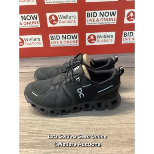 8059 - RRP: 140 - ON RUNNING M CLOUD 5 WATERPROOF TRAINER / US 6.5 / ALL BLACK / MINMAL SIGNS OF USE