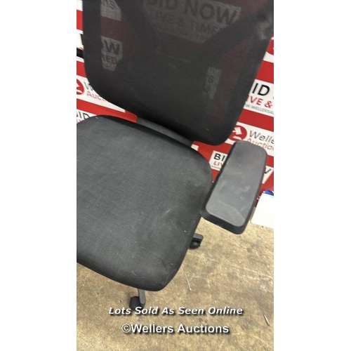 4618 - TRUE INNOVATIONS MESH OFFICE CHAIR WITH FLIP UP ARMS / SIGNS OF USE / P1