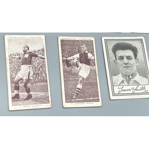 35 - Assorted 1930's football cigarette cards and sport related cards / AN20