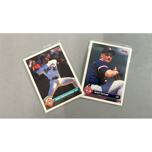 42 - Baseball Trading Cards - A large collection of early 1990's Major League Baseball cards including a ... 