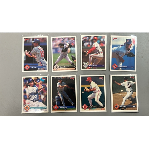 42 - Baseball Trading Cards - A large collection of early 1990's Major League Baseball cards including a ... 