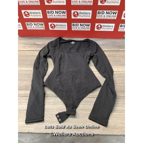 8128 - SKIMS FITS EVERYBODY SCOOP BODYSUIT / M / ONYX / NEW, WITHOUT BOX / RRP: 75 / G60