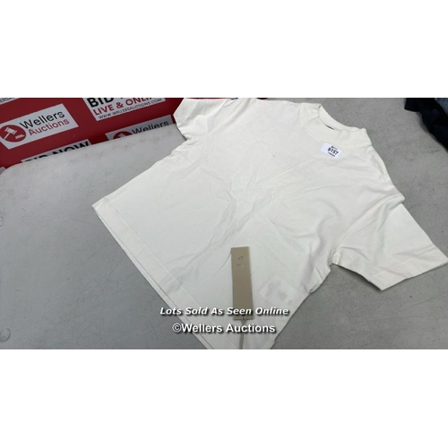 8157 - FEAR OF GOD ESSENTIALS KIDS T-SHIRT / 2-3 YRS / NEW WITH TAGS / RRP: 39.95 / G64