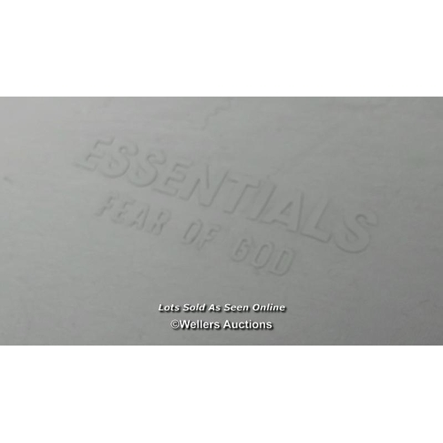 8157 - FEAR OF GOD ESSENTIALS KIDS T-SHIRT / 2-3 YRS / NEW WITH TAGS / RRP: 39.95 / G64