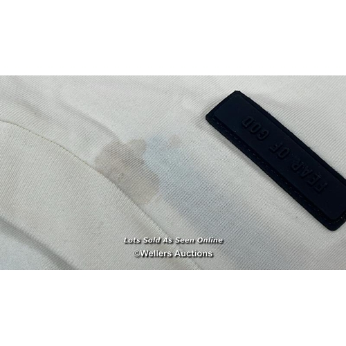 8157 - FEAR OF GOD ESSENTIALS KIDS T-SHIRT / 2-3 YRS / NEW WITH TAGS / RRP: 39.95 / G64