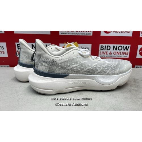 8160 - UNDER ARMOUR INFINITE PRO COOL DOWN TRAINERS / UK 7.5 / MINOR IMPERFECTION ON LEFT FOOT / G64