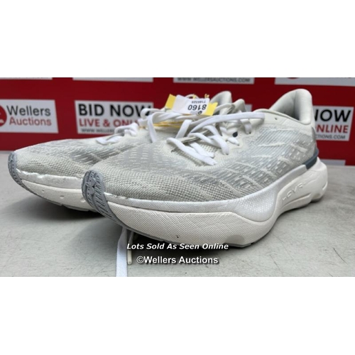 8160 - UNDER ARMOUR INFINITE PRO COOL DOWN TRAINERS / UK 7.5 / MINOR IMPERFECTION ON LEFT FOOT / G64