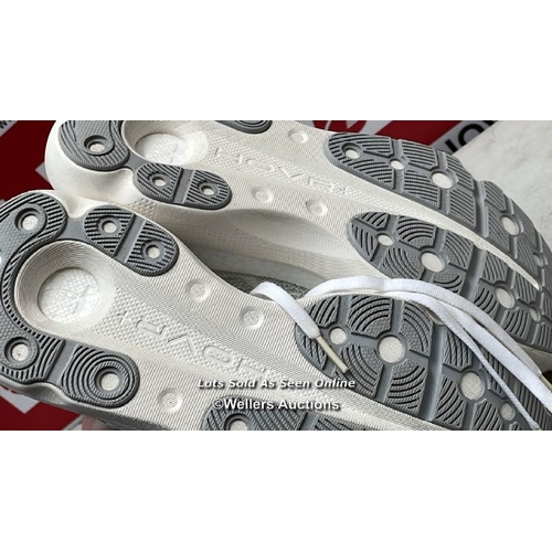 8160 - UNDER ARMOUR INFINITE PRO COOL DOWN TRAINERS / UK 7.5 / MINOR IMPERFECTION ON LEFT FOOT / G64