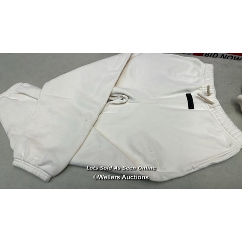 8173 - RRP: 84.95 - FEAR OF GOD ESSENTIALS LOGO SWEATPANTS / 12 / CLOUD DANCER / MINIMAL SIGNS OF USE / G61