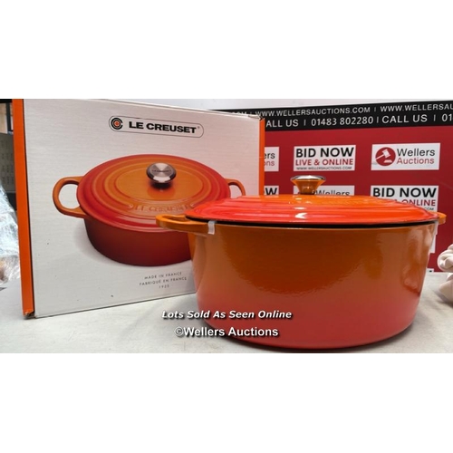 8174 - RRP: 560 - LE CREUSET IRON OVAL CASSEROLE DISH / 40CM  / VOLCANIC / APPEARS NEW  / G61