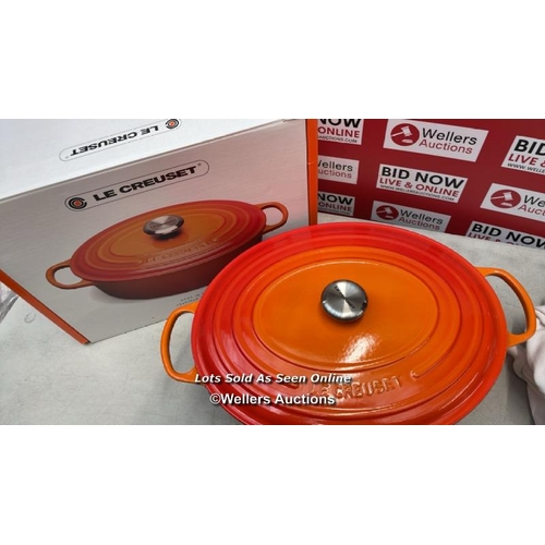 8174 - RRP: 560 - LE CREUSET IRON OVAL CASSEROLE DISH / 40CM  / VOLCANIC / APPEARS NEW  / G61