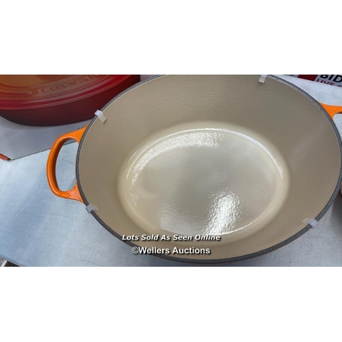 8174 - RRP: 560 - LE CREUSET IRON OVAL CASSEROLE DISH / 40CM  / VOLCANIC / APPEARS NEW  / G61