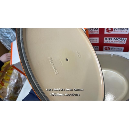 8174 - RRP: 560 - LE CREUSET IRON OVAL CASSEROLE DISH / 40CM  / VOLCANIC / APPEARS NEW  / G61