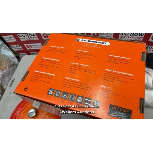 8174 - RRP: 560 - LE CREUSET IRON OVAL CASSEROLE DISH / 40CM  / VOLCANIC / APPEARS NEW  / G61