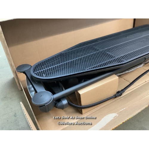 8177 - RRP: 1,999 - LAURASTAR SMART U IRONING SYSTEM / APPEARS NEW DAMAGED BOX / NOT FULLY CHECKED / H100