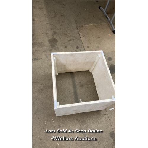 8199 - MARBLE COFFEE TABLE / SEE IMAGES / IN VERY GOOD CONDITION / G100