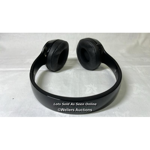 9813 - BEATS WIRELESS SOLO 3 HEADPHONE MODEL-A1796 / SN-FL6WM722H8VD