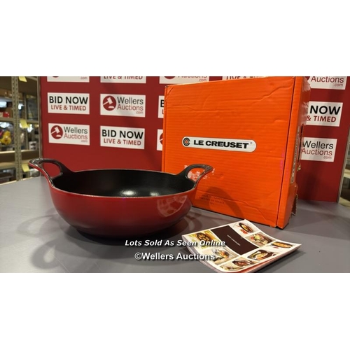 8101 - LE CREUSET ENAMELLED CAST IRON BALTI DISH, 24 CM, CERISE, 20142240600460 / APPEARS NEW, OPEN BOX / S... 