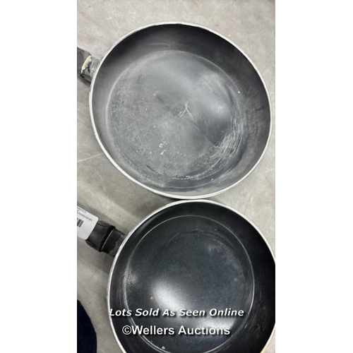 8222 - GREENPAN TORINO  24+28CM FRYING PAN SET / SIGNS OF USE / SEE IMAGES / A12
