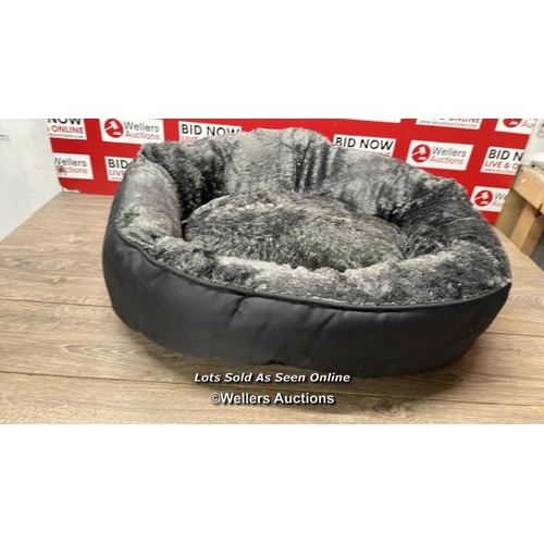 8241 - SNOOZZZEEE DELUXE LUXURY DONUT PET BED, 20.3CM X 63.5CM / SIGNS OF USE / SEE IMAGES / C42
