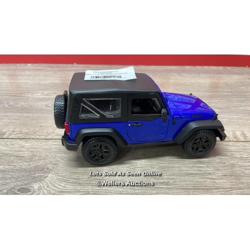 8256 - MAISTO 1:18 SPECIAL EDITION DIE-CAST CAR / MINIMAL SIGNS OF USE / C31