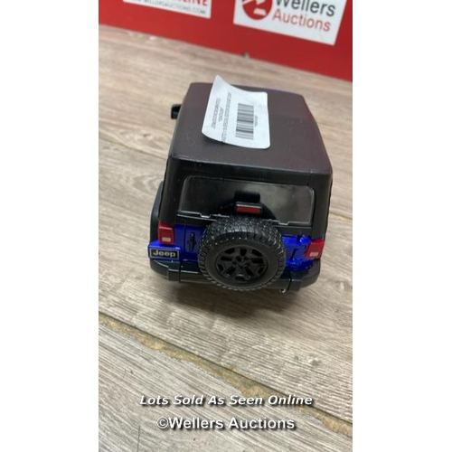 8256 - MAISTO 1:18 SPECIAL EDITION DIE-CAST CAR / MINIMAL SIGNS OF USE / C31