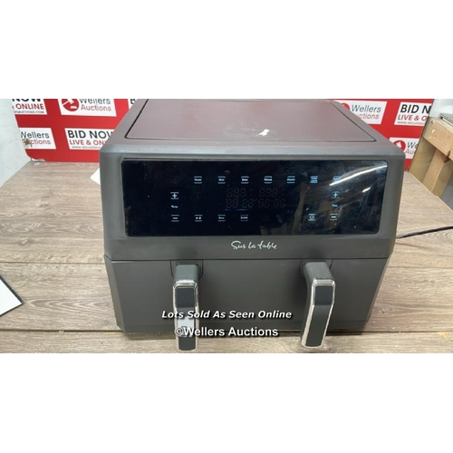 8271 - SUR TABLE AIR FRYER NEW 2 IN 1 / POWERS UP / SIGNS OF USE / C43