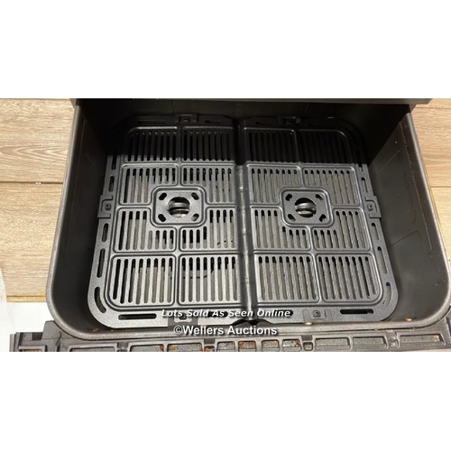 8271 - SUR TABLE AIR FRYER NEW 2 IN 1 / POWERS UP / SIGNS OF USE / C43