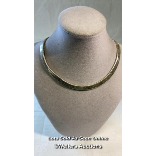 Lot 9033      