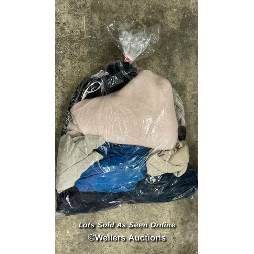 Lot 7015      