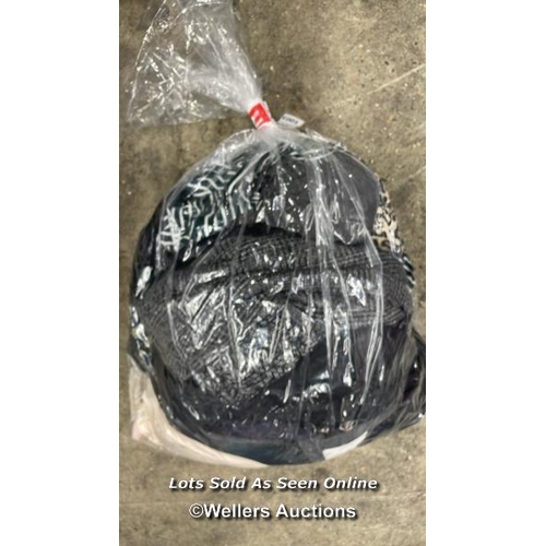 Lot 7039      