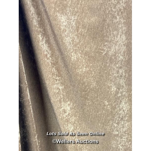 Lot 8047      
