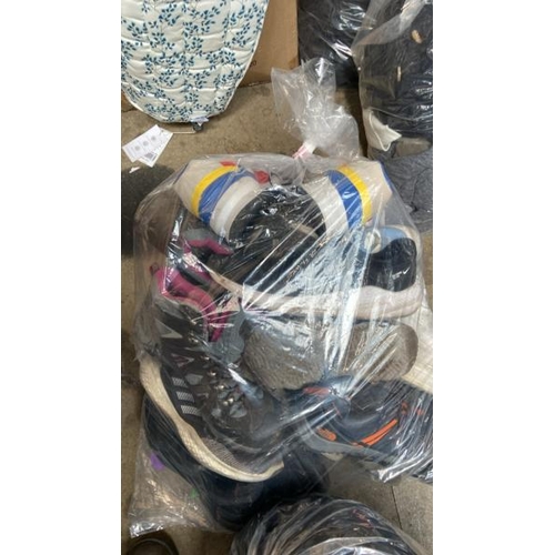 5010 - BAG OF TRAINERS INC. NIKE