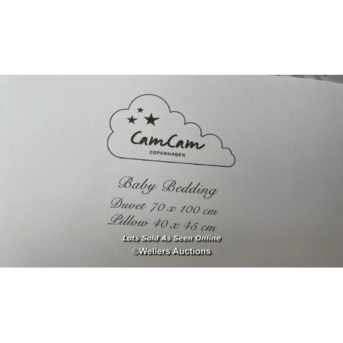8025 - RRP: 59.95 - CAM CAM COPENHAGAN BABY DUVET PILLOW SET / GREEN LEAVE / APPEARS NEW / S37