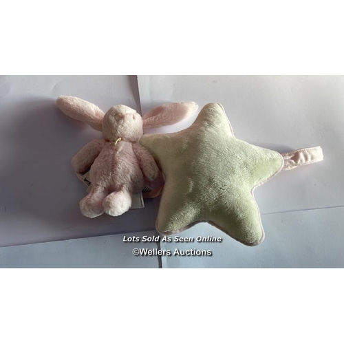 Lot 8126      