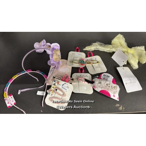 8124 - SELECTION OF HAIR ACCESSORIES / SEE IMAGES