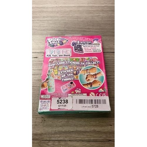 5238 - RRP: 8.61 - SKY CASTLE STICKI ROLLS STICKI BANDS, WEARABLE & SHAREABLE STICKER BRACELET, 70 MINI STI... 