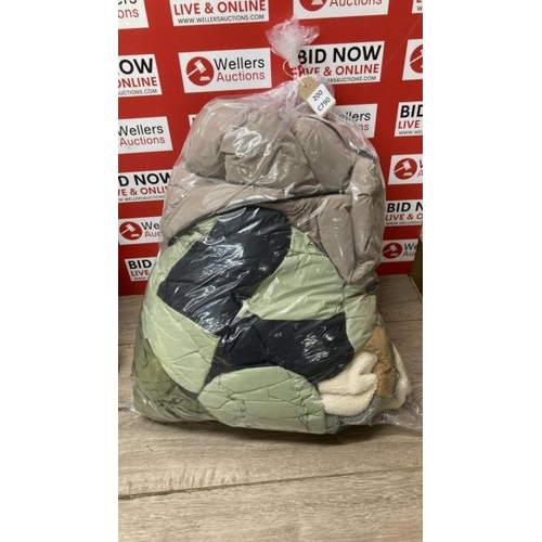 Lot 1043      