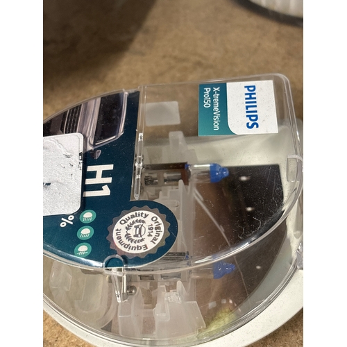 1119 - SELECTION OF AUTO ITEMS INC. BOSCH BRAKE PADS, PHILIPS HEAD LIGHT AND AIR FILTER (ALL LIKELY NEW OPE... 