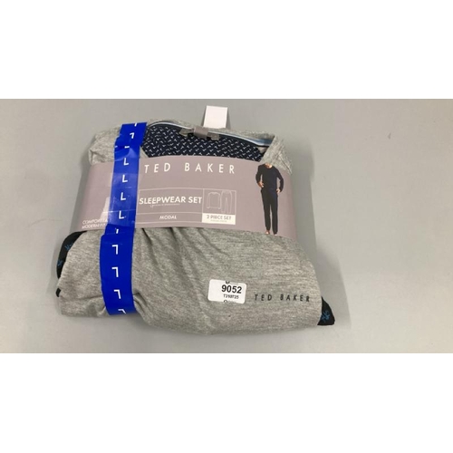 Lot 9052      