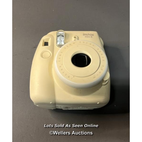 9611 - CAMERA FUGIFILM INTAX / MODEL: MINI 8 - BATTERY COVER MISSING