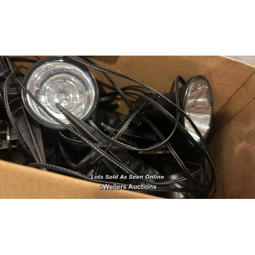 1011 - SMART SOLAR MULTI SPOT, SPOT LIGHTS / VIEW, BID AND BUY IN THE ROOM, THEN TAKE AWAY THE SAME DAY / V... 